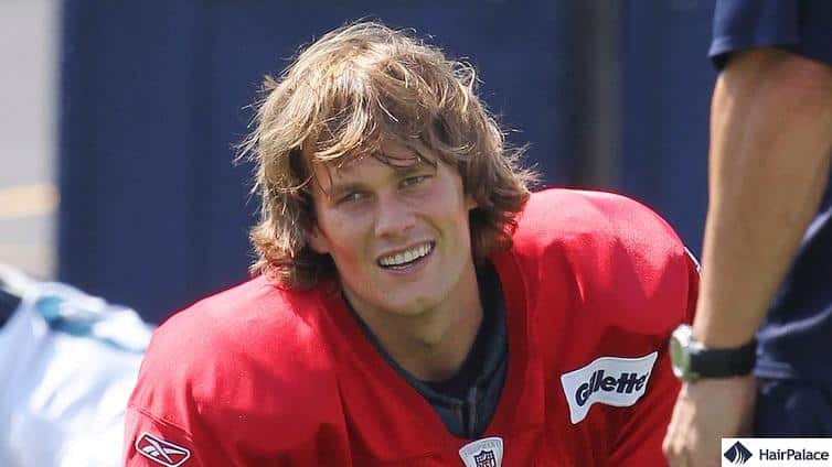 The first maeircan football palyer on our list of male celebrities  with long hair is none other than Tom Brady